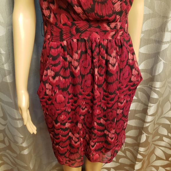 Sleeveless Maroon Pocket Dress - Picture 3 of 16